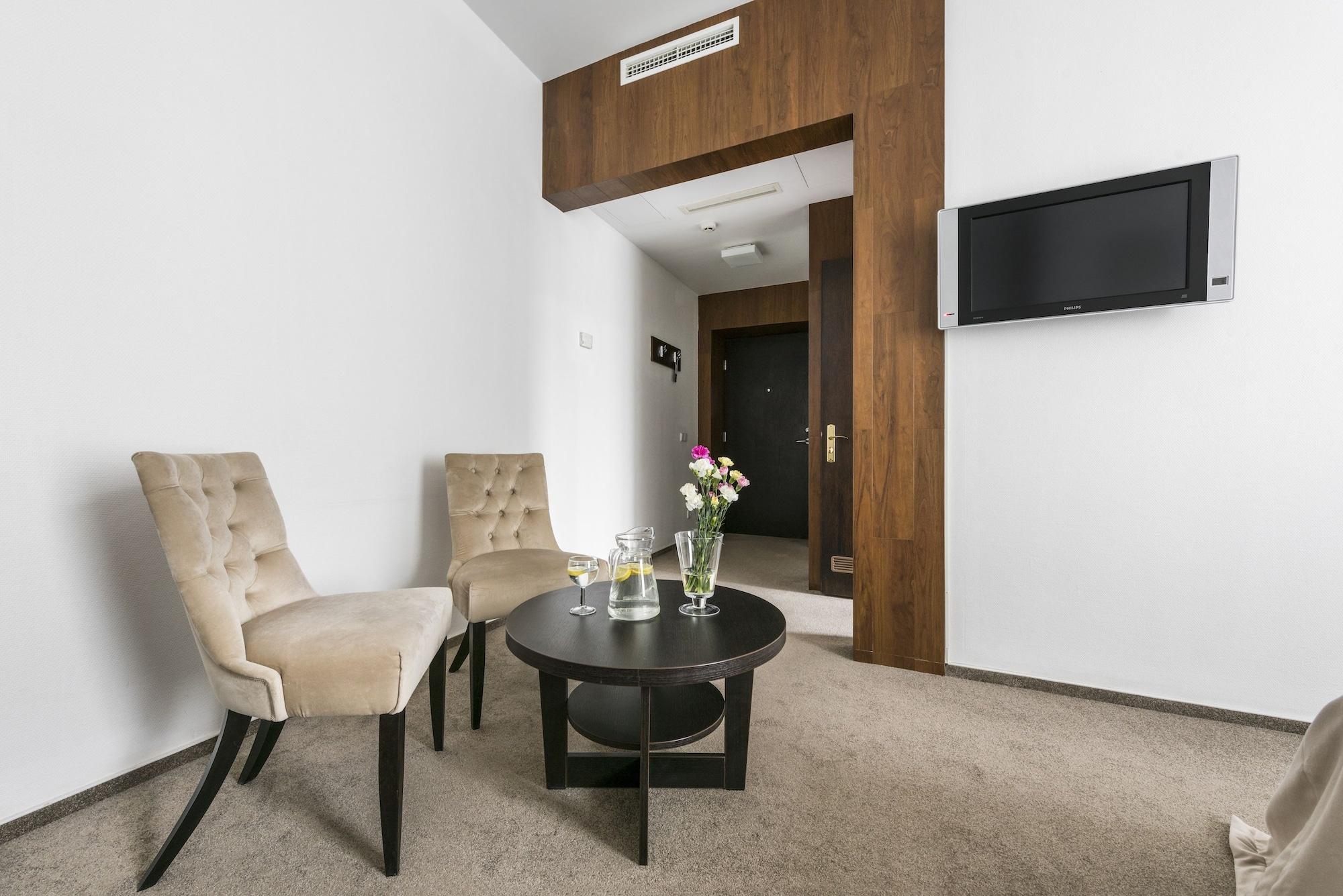 Amberton Cozy Hotel Kaunas Extérieur photo