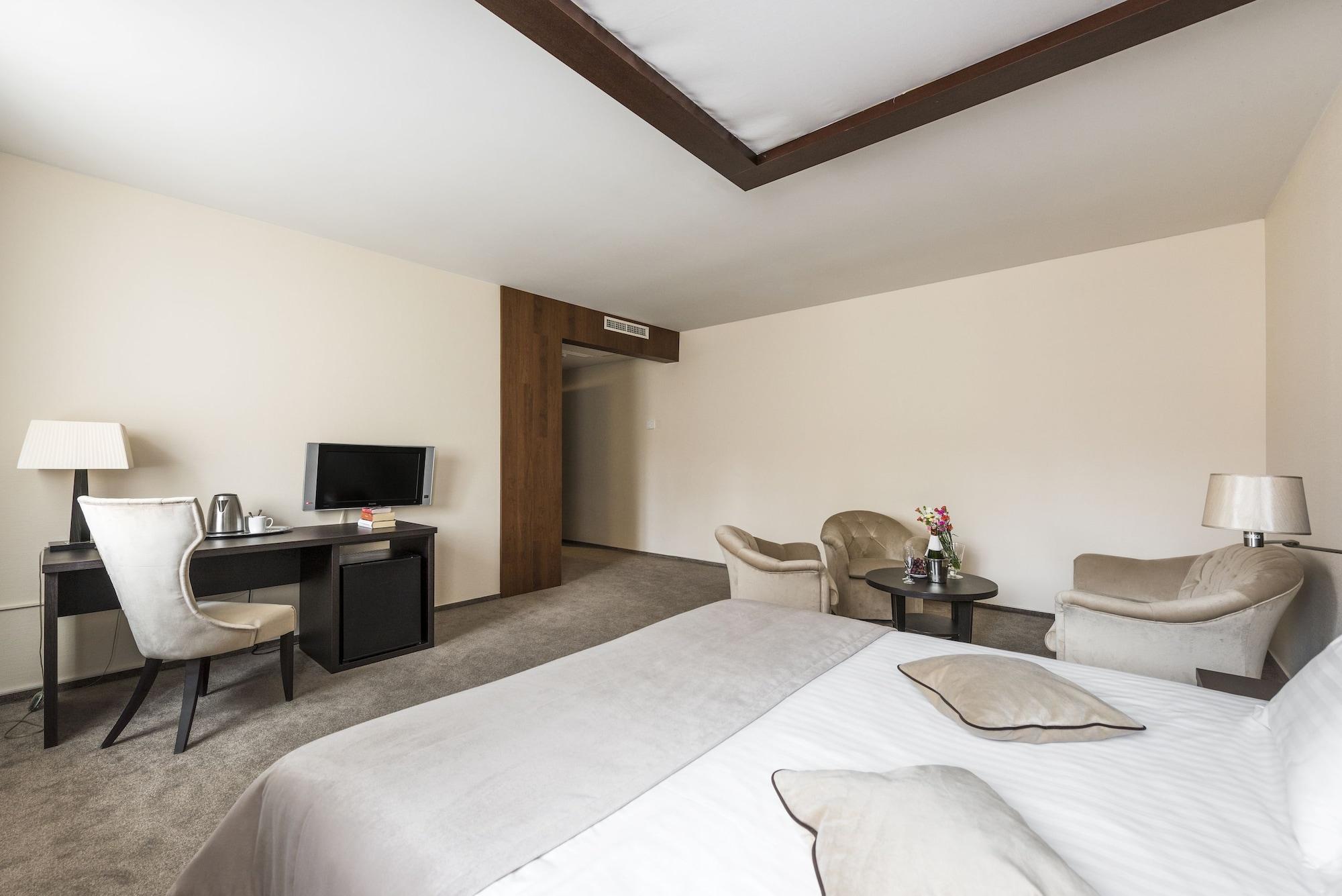 Amberton Cozy Hotel Kaunas Extérieur photo