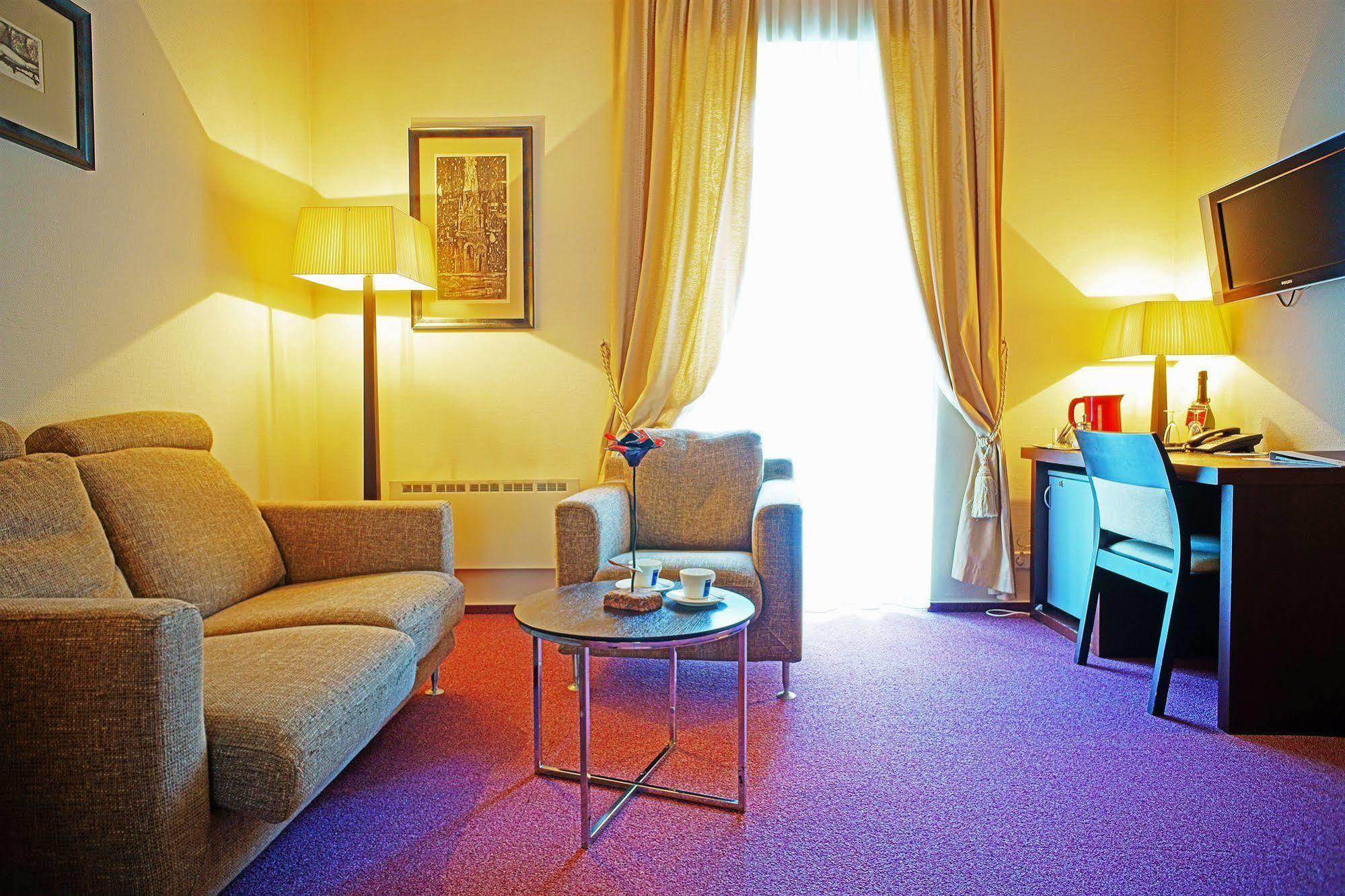 Amberton Cozy Hotel Kaunas Extérieur photo